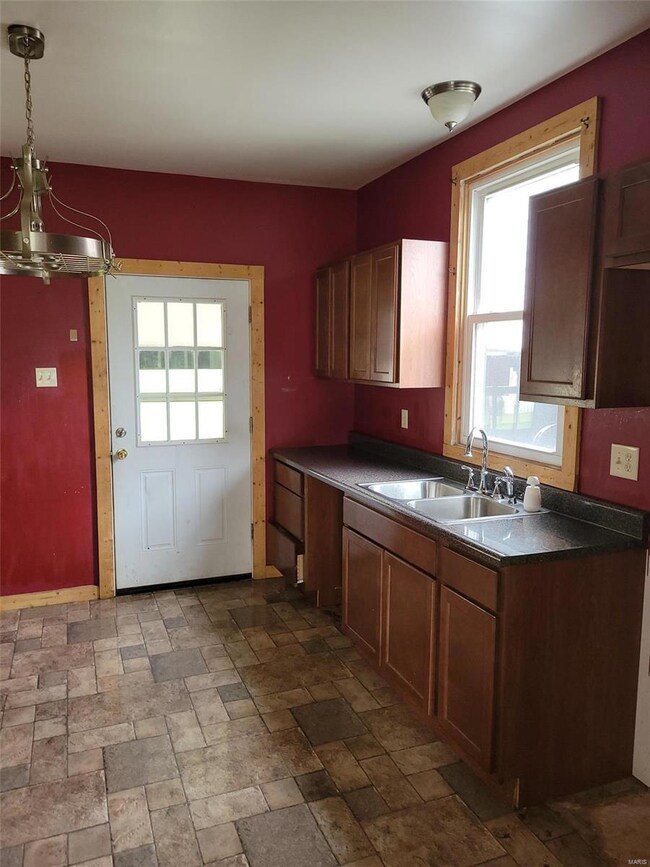 203 S Walnut St, Freeburg, IL 62243 - photo 4