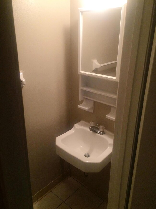 dwnstrs_bath_1