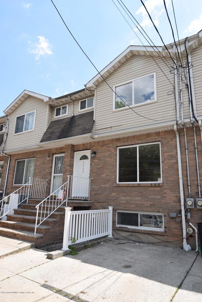 3908 Victory Blvd, Staten Island, NY 10314 - photo 2