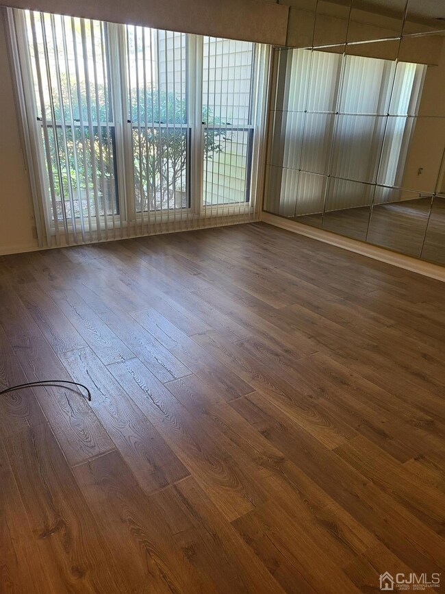 162 Hidden Hollow Ct, Edison, NJ 08820 - photo 5