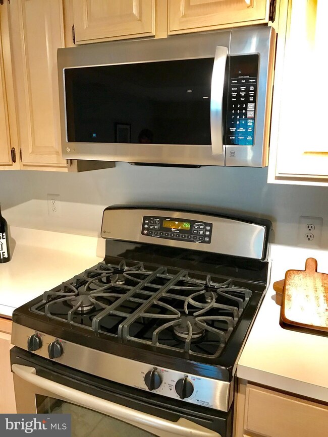 12233 Fairfield House Dr unit 202B, Fairfax, VA 22033 - photo 5