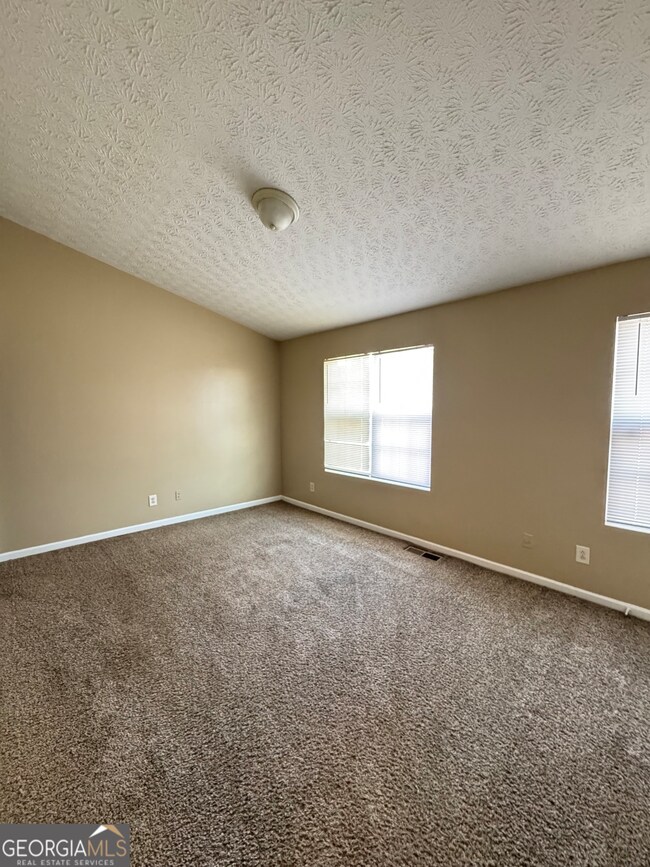 5869 Strathmoor Manor Cir, Lithonia, GA 30058 - photo 5