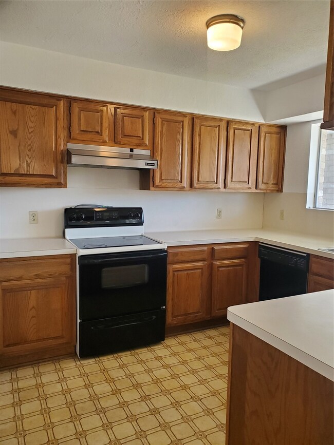 2602 La Mesa St, Bay City, TX 77414 - photo 6