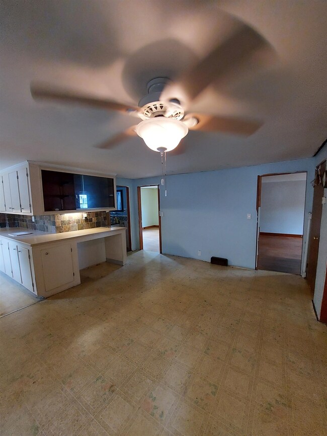 21 Edwards St, Nashua, NH 03060 - photo 6