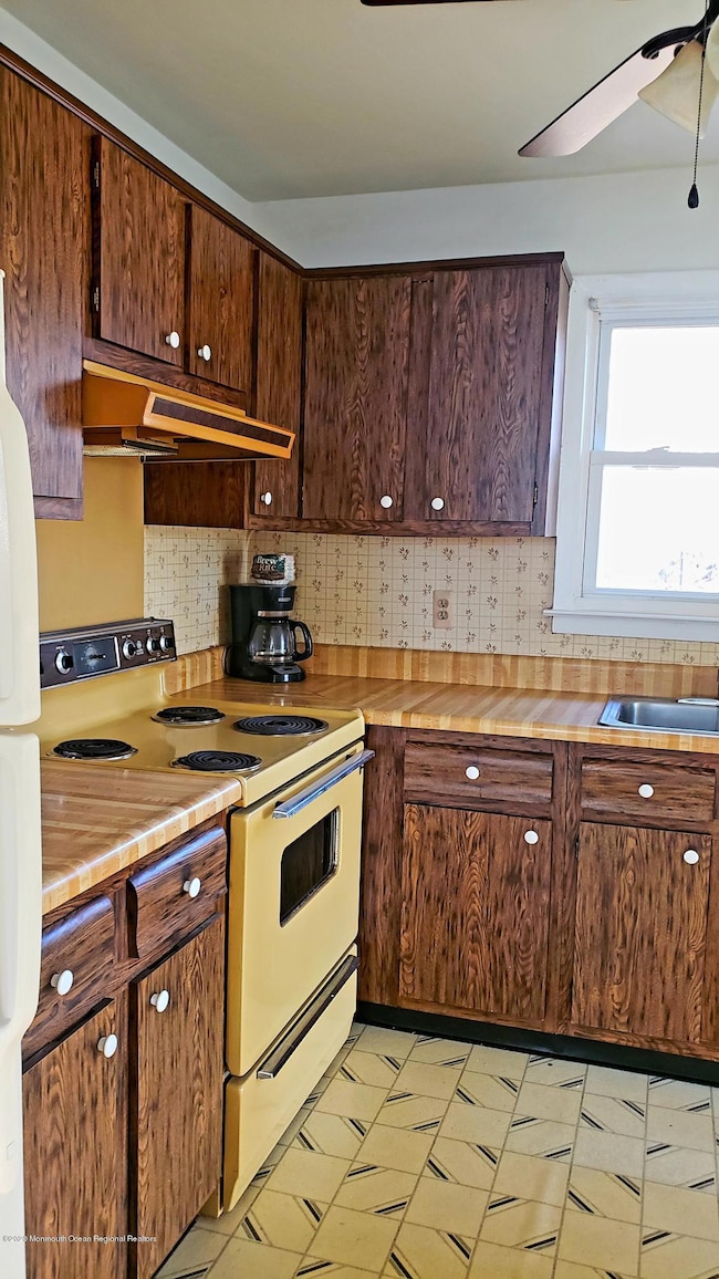 8 Greenmeadow Ln unit 72, Whiting, NJ 08759 - photo 4