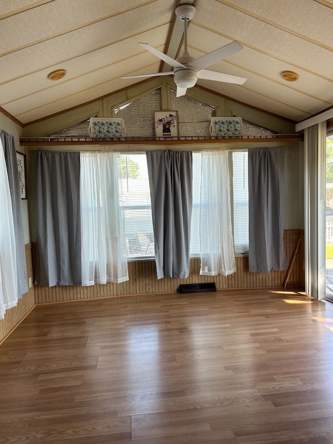 37811 Chancey Rd unit 195, Zephyrhills, FL 33541 - photo 4