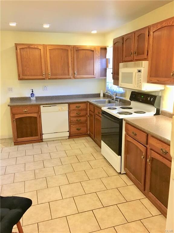 4033 W Grant St unit 10, Slatington, PA 18080 - photo 5