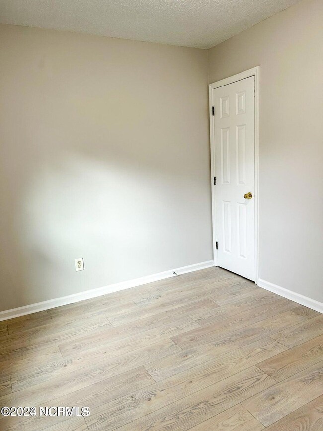 135 Windsor Ct, Jacksonville, NC 28546 - photo 6