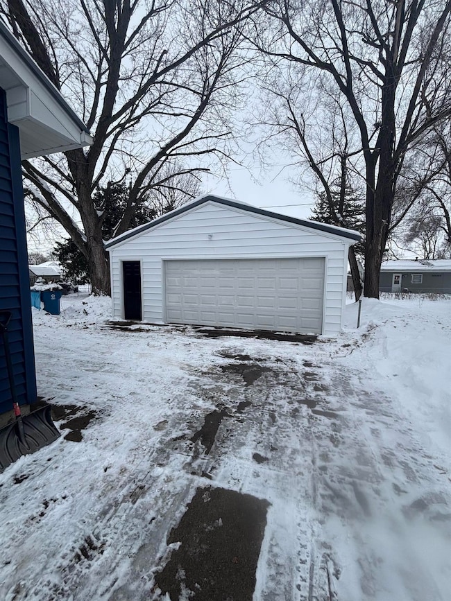 4027 Niles St, Waterloo, IA 50703 - photo 2