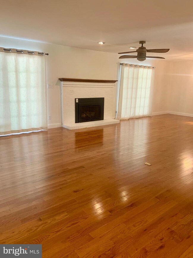 22870 Piney Wood Cir, California, MD 20619 - photo 4