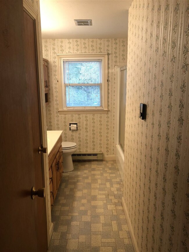 204 Saint Anselm Dr, Goffstown, NH 03045 - photo 6