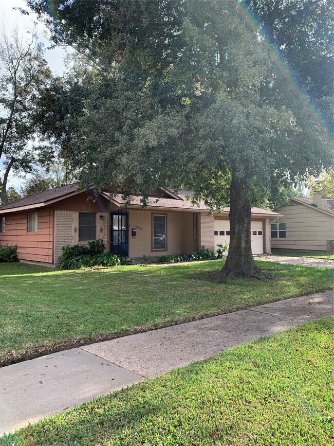 10222 Southport Dr, Houston, TX 77089 - photo 4