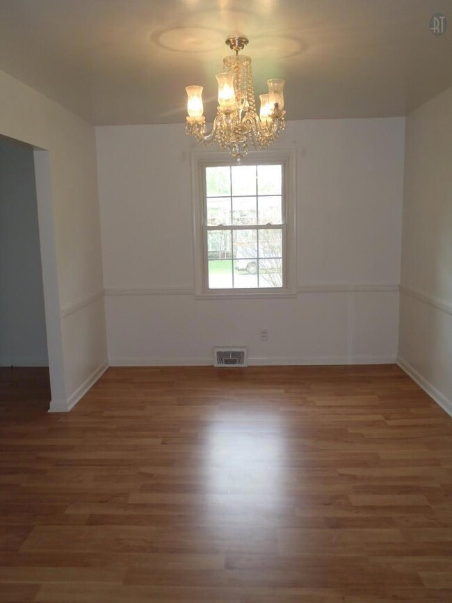 300 Fairlane Dr, Shelbyville, TN 37160 - photo 3