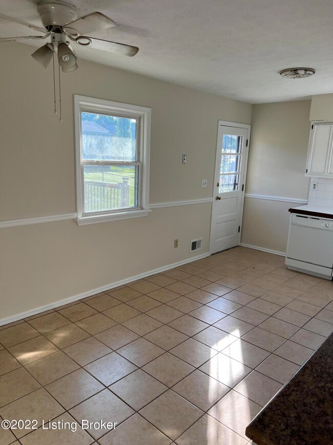 8411 Cloverport Dr, Louisville, KY 40228 - photo 4