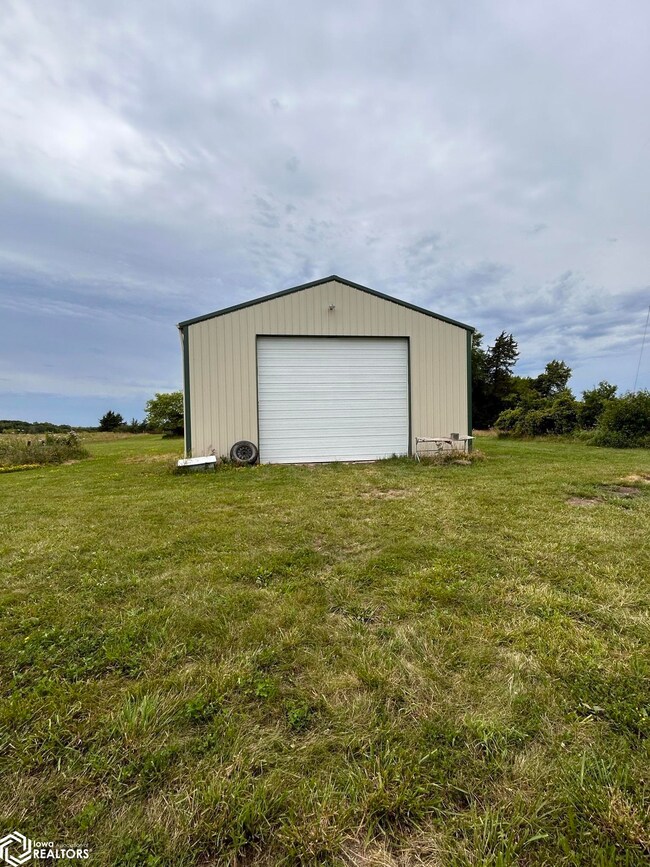 1449 Truro Pavement, Osceola, IA 50213 - photo 4
