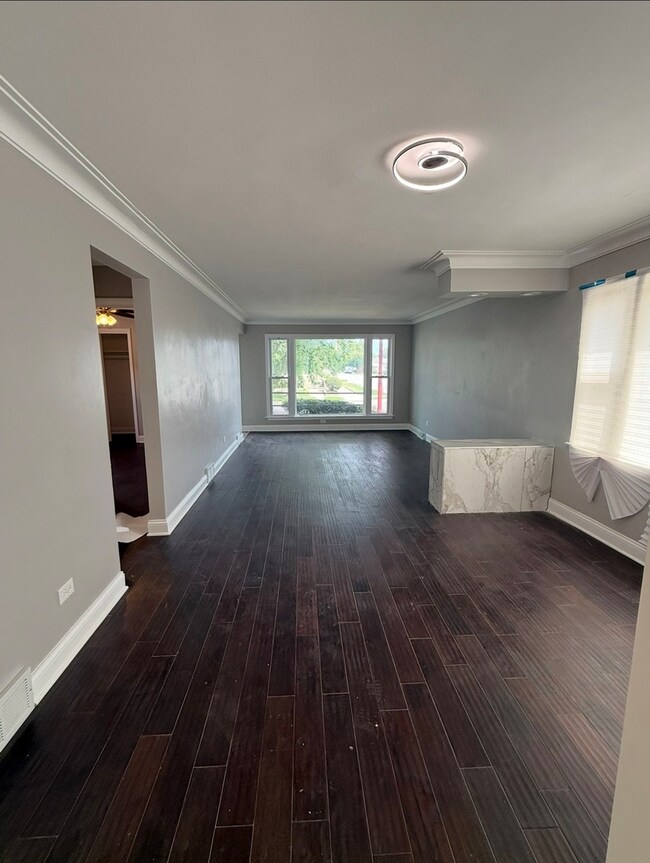 8958 S Oglesby Ave, Chicago, IL 60617 - photo 7