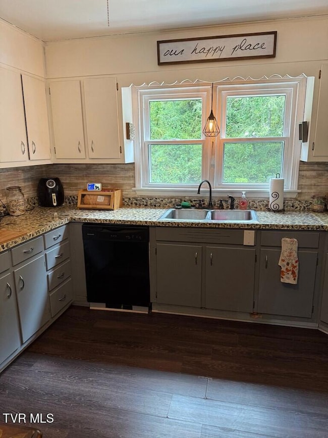 244 Rosenbaum Hollow Ln, Chilhowie, VA 24319 - photo 4