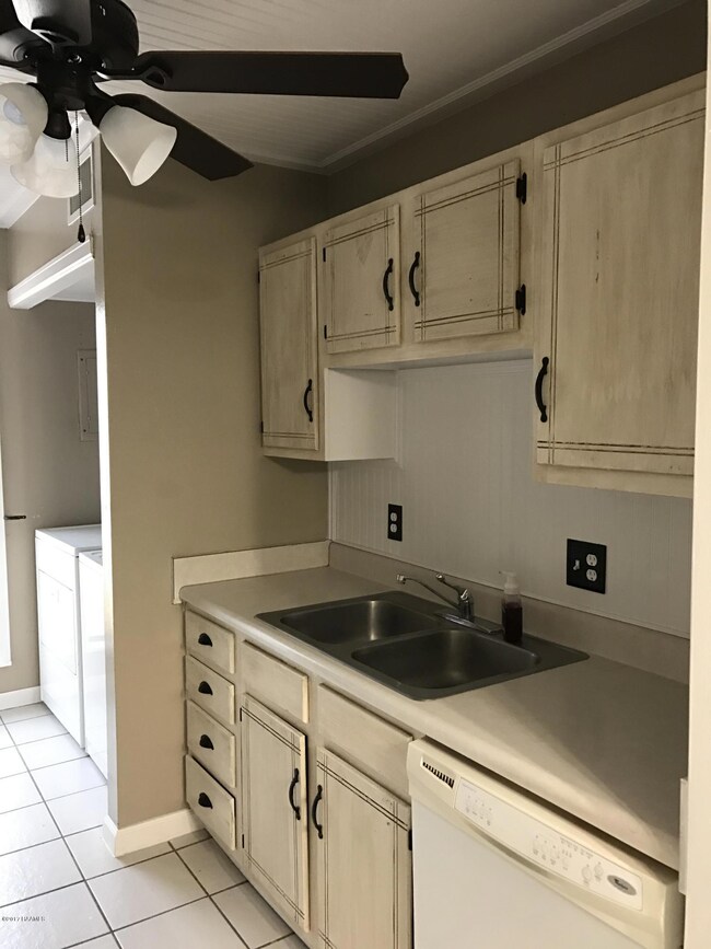 Clematis kitchen2
