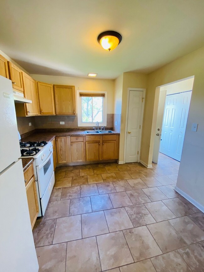 17591 Winston Dr, Country Club Hills, IL 60478 - photo 6