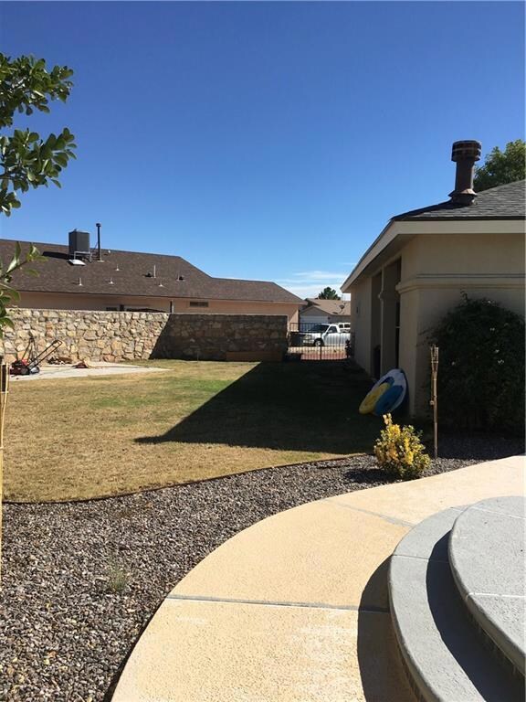 13733 Paseo de Vida Dr, El Paso, TX 79928 - photo 4