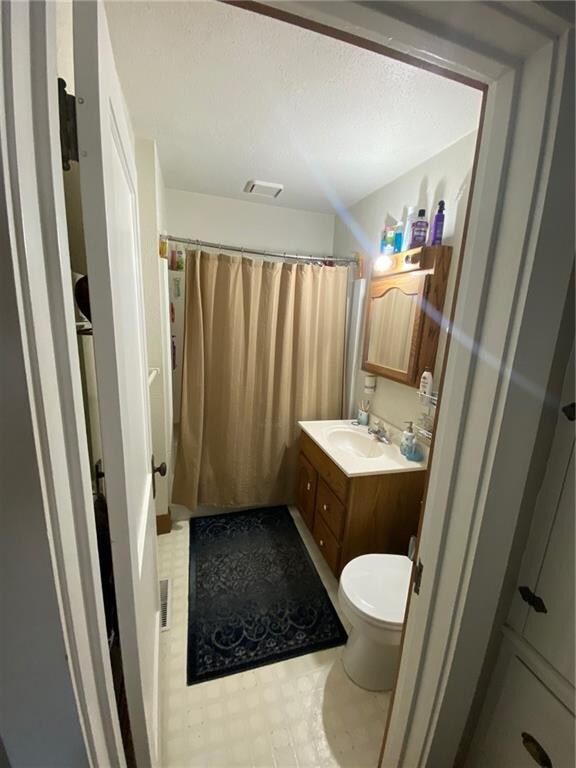 217 W 10th St S, Newton, IA 50208 - photo 5