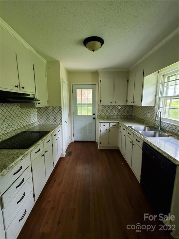 630 Colonial Dr, Statesville, NC 28625 - photo 7