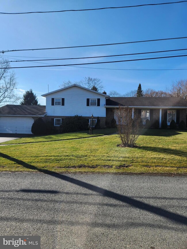 4270 Wilhelm Dr, Chambersburg, PA 17202 - photo 2