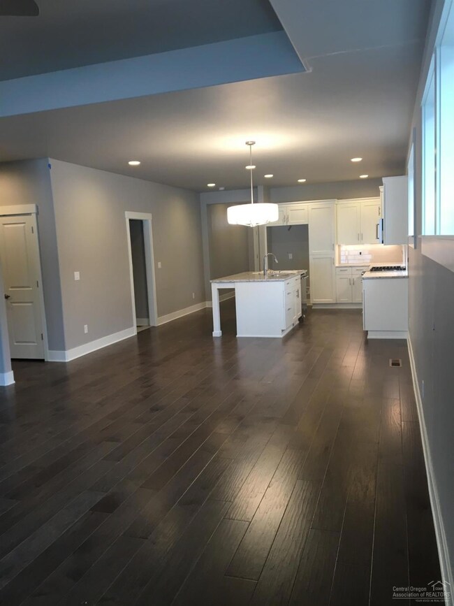 20875 SE Sunniberg Ln, Bend, OR 97702 - photo 4