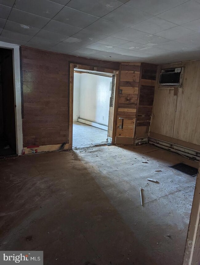 212 E Lloyd St, Shenandoah, PA 17976 - photo 3