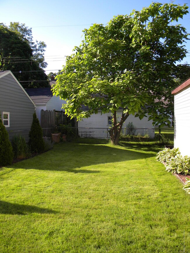916 Sparrow Ave, Lansing, MI 48910 - photo 7