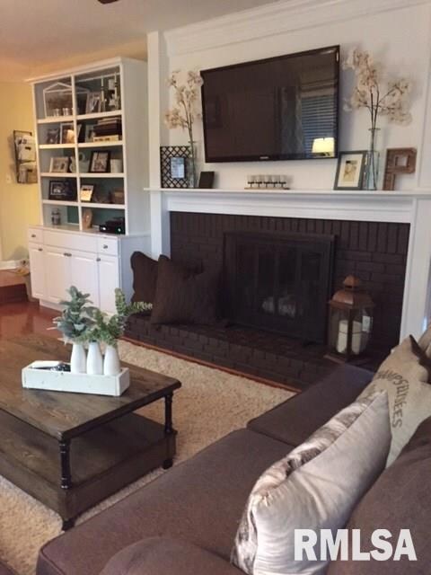 2420 Salem Ct, Bettendorf, IA 52722 - photo 2