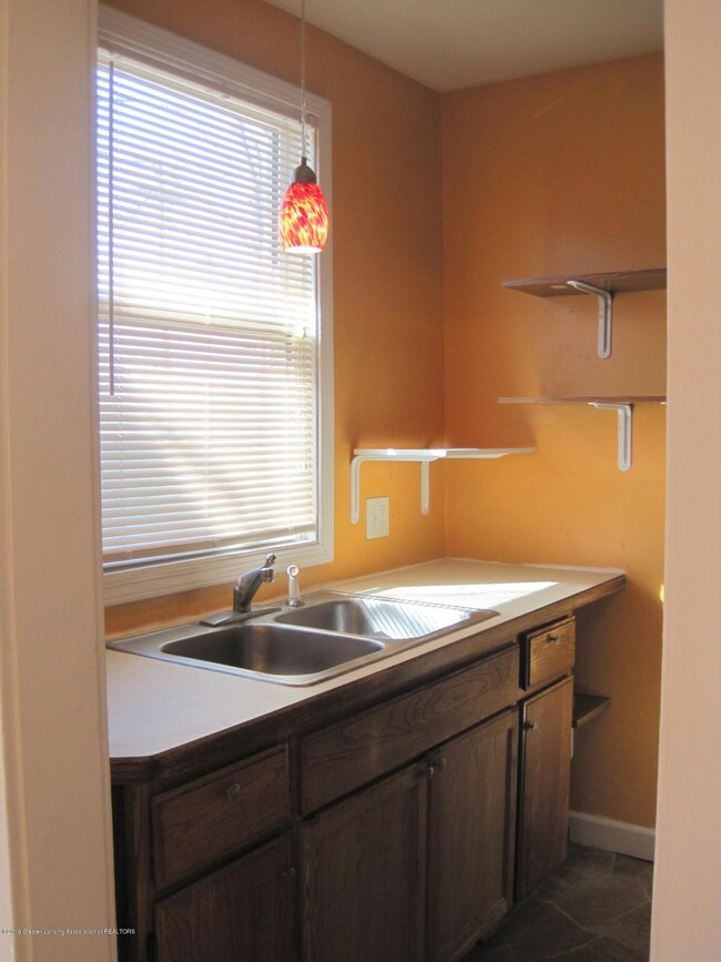 1134 S Holmes St, Lansing, MI 48912 - photo 6