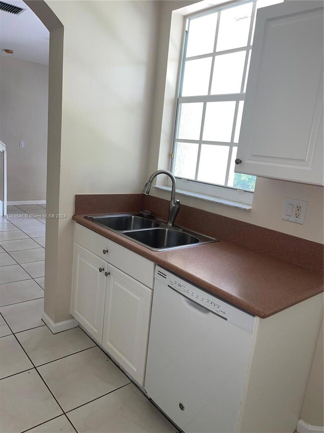 18765 SW 27th Ct, Miramar, FL 33029 - photo 4