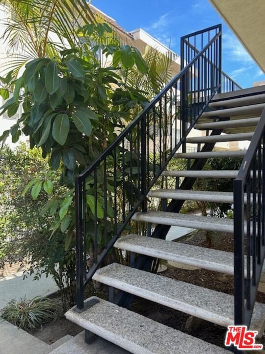 1412 Brockton Ave unit 4, Los Angeles, CA 90025 - photo 2