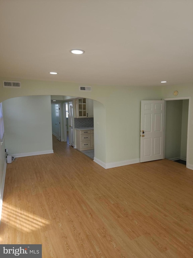 8303 Ridgeway St unit 2 ND FLOOR, Philadelphia, PA 19111 - photo 5