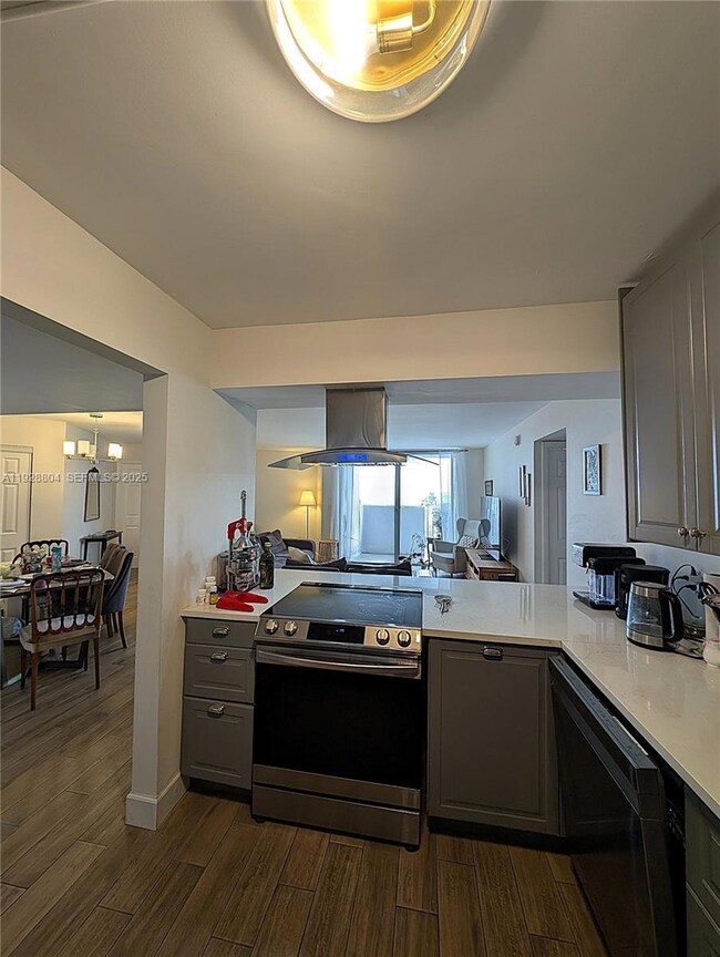 Wilshire Condominium unit 708W, Miami, FL 33179 - photo 7