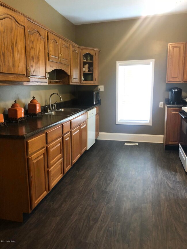 211 Maple St, Lebanon Junction, KY 40150 - photo 5