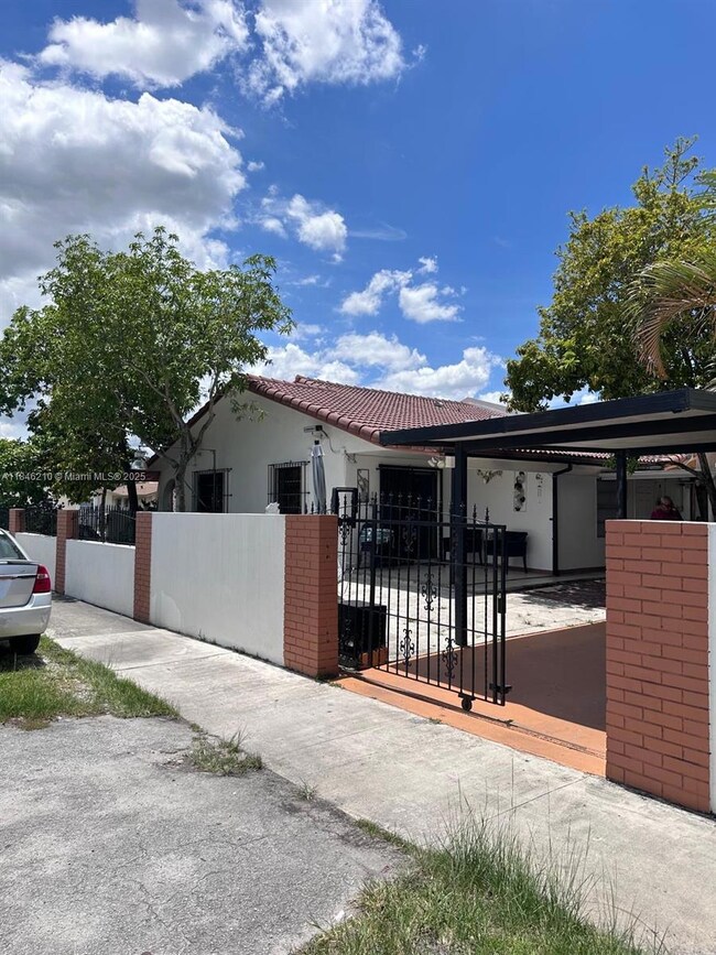 1405 W 38th Place unit B, Hialeah, FL 33012 - photo 2