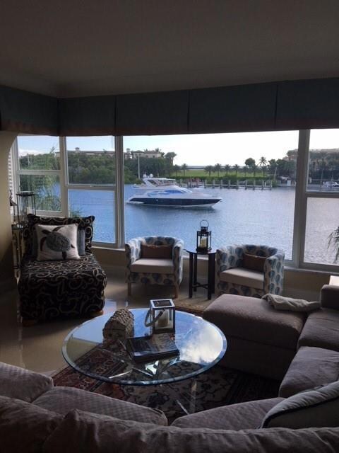 AWESOME WATERVIEW FROM LIVINGROOM