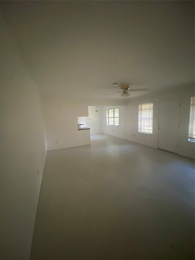 10518 Bretton Dr, Houston, TX 77016 - photo 6