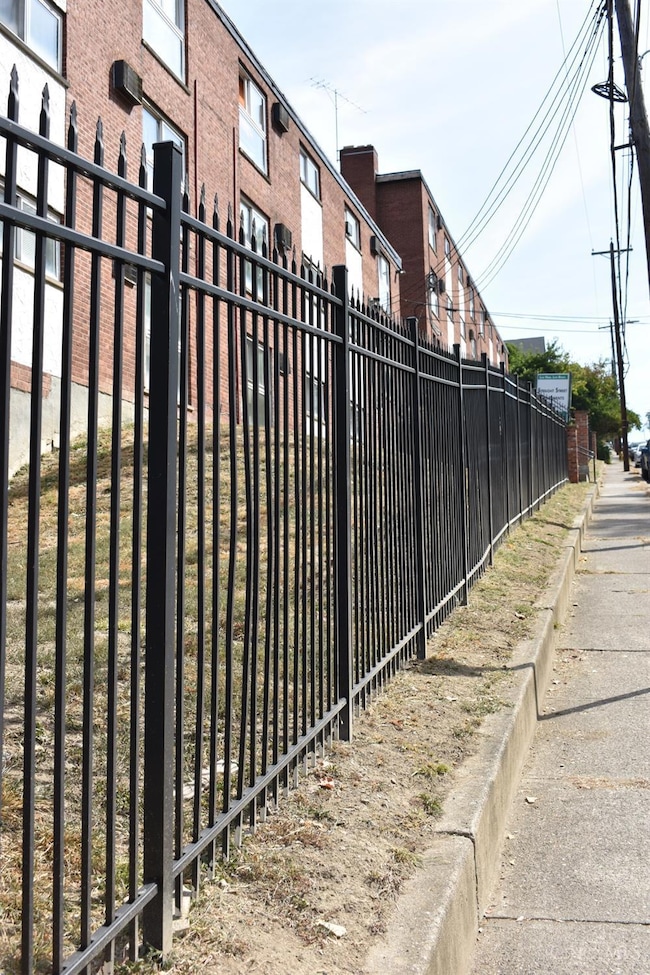 660 Straight St, Cincinnati, OH 45219 - photo 4
