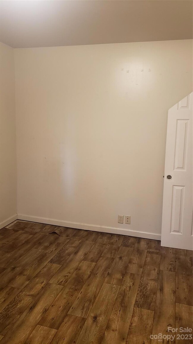 556 Bond St, Statesville, NC 28677 - photo 7