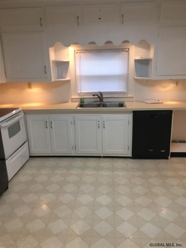 31 Lansing Rd N, Schenectady, NY 12304 - photo 6