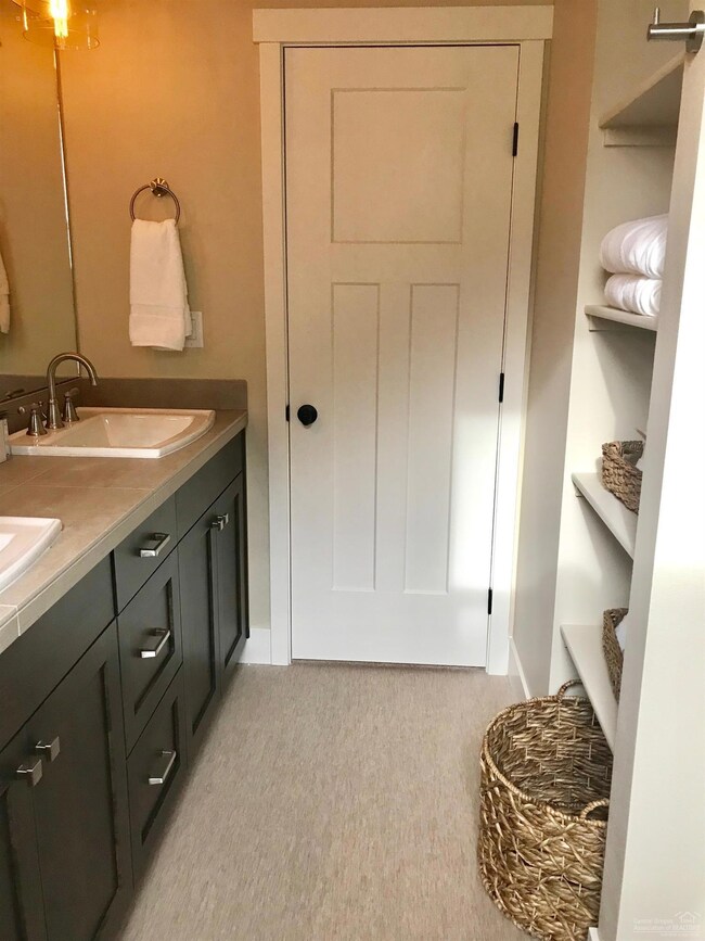 61586 Alstrup Rd, Bend, OR 97702 - photo 6