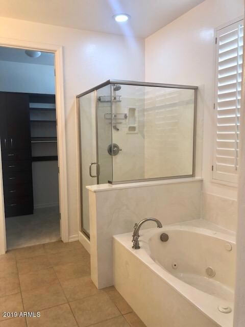 1578 swan bathroom 2