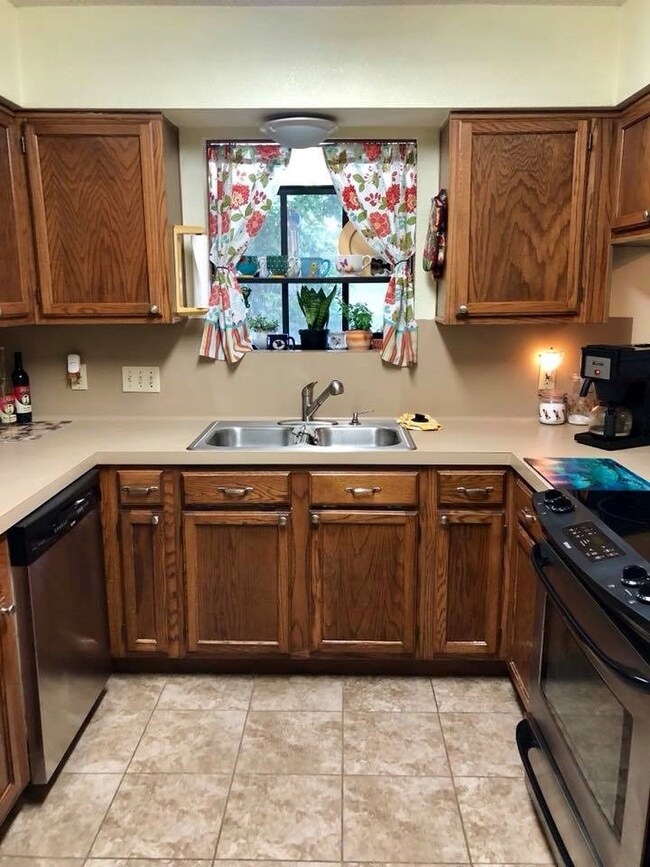 2421 Hedgerose Ln, Bay City, TX 77414 - photo 7