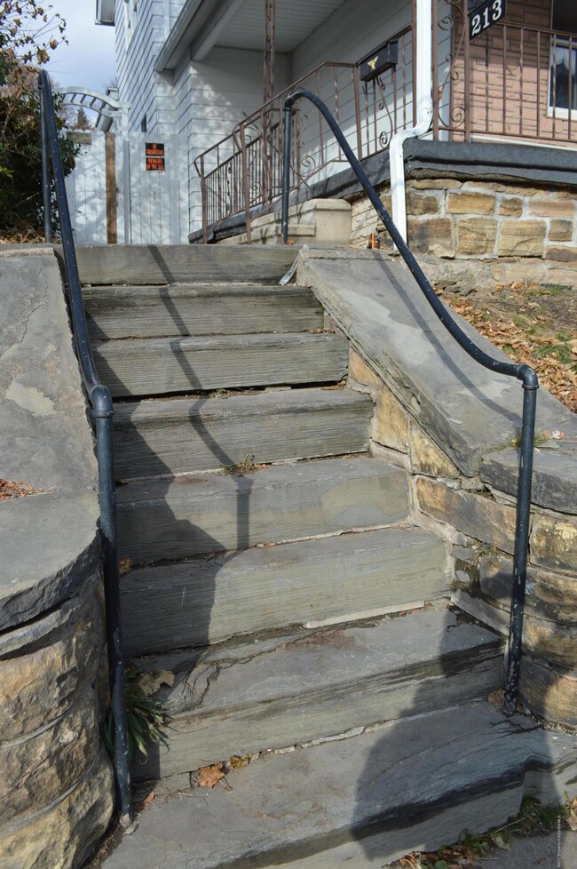 213 N Bromley Ave, Scranton, PA 18504 - photo 3