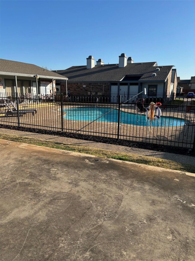 618 Bellaire Dr unit B, Hurst, TX 76053 - photo 4