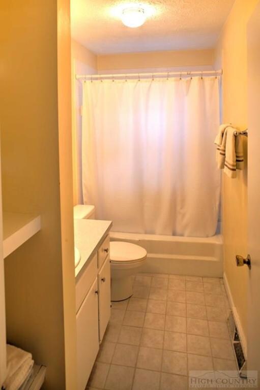 full shared bathroom in hall