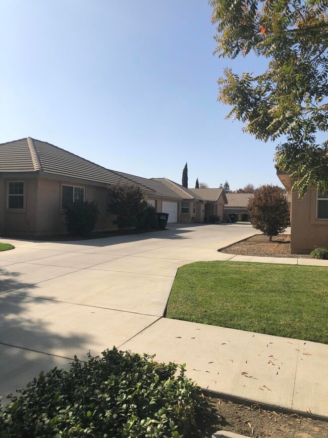 2301 N Vicki Photo 3